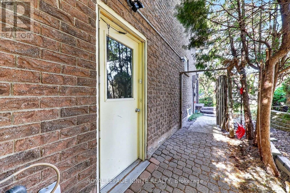39 LONGFELLOW COURT Whitby (Pringle Creek), Ontario 5