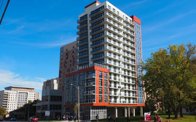 Stylish 1-Bed Plus Den Apartments in Long Term Rentals in Kitchener / Waterloo - Image 4