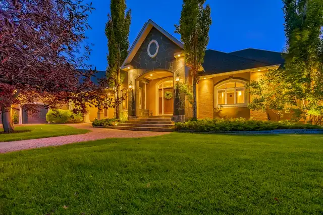 STUNNING European Style ESTATE in BEARSPAW