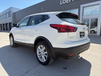 Drive smart with this well-equipped 2018 Nissan Qashqai SV—a compact SUV that blends efficiency, com... (image 2)