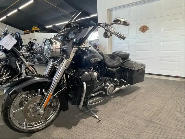2013 Harley-Davidson CVO Road King 110TH ANNIVERSARY CVO/110 TWI in Street, Cruisers & Choppers in North Bay - Image 5