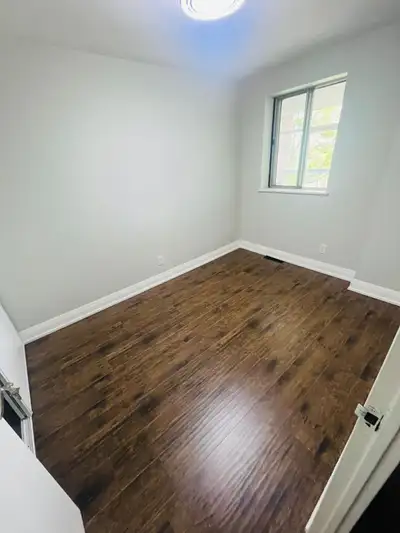 IMMEDIATE MOVE IN AVAILABLE , MISSISSUAGA