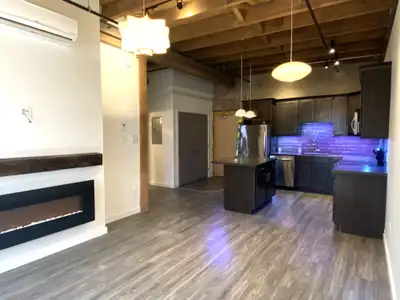 We have a great one bedroom unit becoming available in February 1st This unit has beautiful exposed...