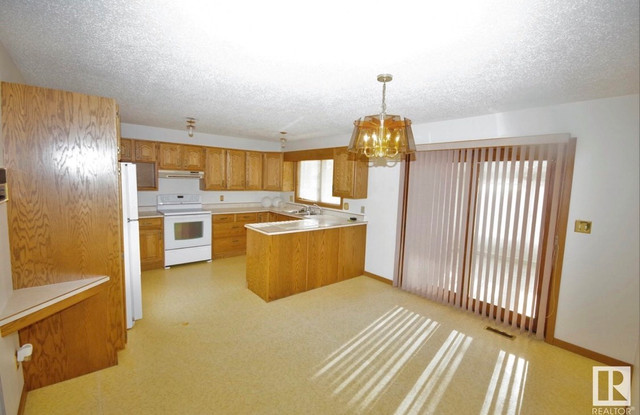 4 Bedroom Home in Vegreville UNDER $250,000 in Houses for Sale in Strathcona County