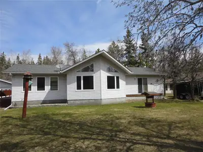R26//Gimli Rm/Showings start May 15th. Offers reviewed May 29th 6 pm. Well maintained home on a larg...