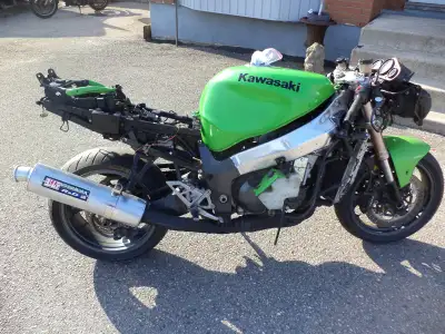 sonic cycle has a 1998 kawasaki zx-7r ninja parts bike . runs and drives mint low km,s brand new k &...