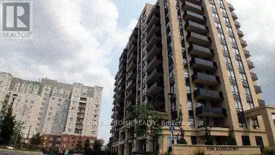 Luxury South View 1+Den Condo. Enjoy Unobstructed View Of City And Downtown Skyline Engineered Lamin...