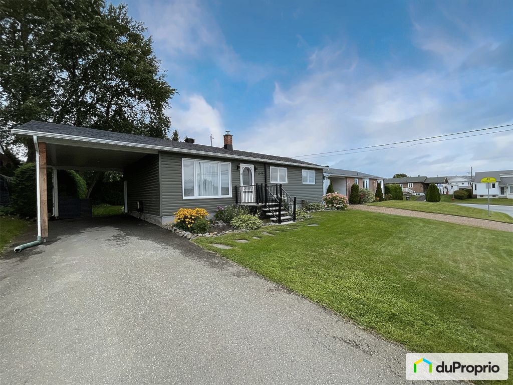 $477,900 - Bungalow for sale in Sherbrooke (Fleurimont) — photo 2