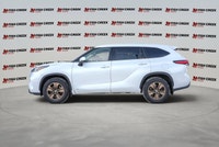 Experience the perfect blend of fuel-efficiency and family versatility with the 2022 Toyota Highland... (image 1)