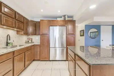 Price: $634,000/ $2,405/mo Welcome to this beautifully updated 2-bedroom, 1.5-bathroom condo townhom...