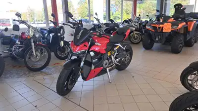 Engine Type: V Twin Displacement: 58.3 cu. in. (955 cc) Bore and Stroke: Bore: 3.94 in. (100 mm); St...