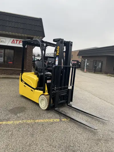 We have this excellent, low hour completely refreshed and repainted 2012 Yale ERP040 4000lb capacity...