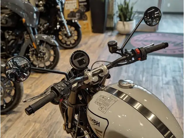 2025 Triumph Scrambler 1200 X // Ash Grey w/ Headlight Grill, Hi in Sport Bikes in Winnipeg - Image 9