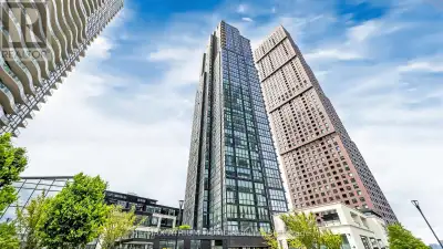 Spacious 2+1 Bedroom Corner Unit With 2 Full Bathrooms. Bright Solarium Can Be Used As A Third Bedro...