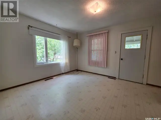 137 3rd STREET W Ponteix, Saskatchewan62868539438595123