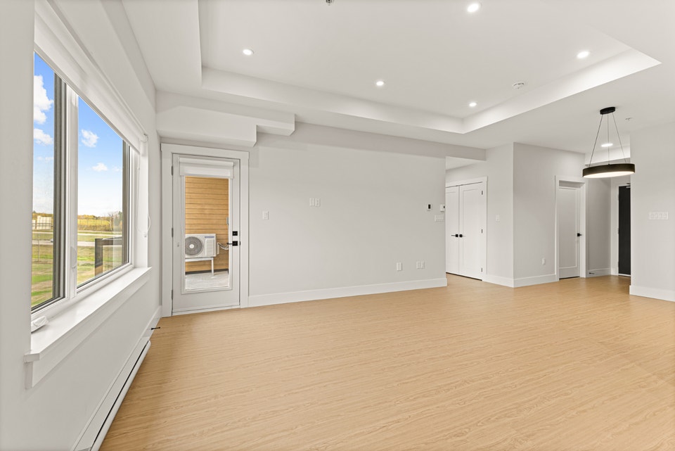 ***1st Month Free - 2 bedroom + Den / 2 bathroom*** 5