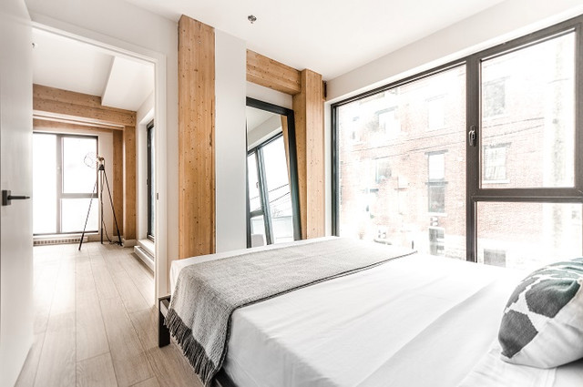 2 Bedroom Loft Style Griffintown Apartment dans Locations longue durée  à Ville de Montréal - Image 3