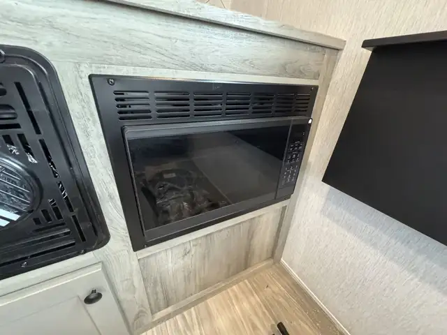 2026 ,Sun Lite,Sunset Park RV 15RBE in Travel Trailers & Campers in Kamloops - Image 13