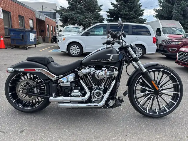2023 Harley-Davidson Breakout ~ AIR RIDE ~ 260 REAR ~ 23\" FRONT in Street, Cruisers & Choppers in City of Toronto - Image 2