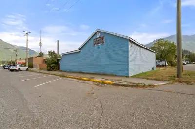 UNDERCONTRACT - The Downtown Commercial Zone (CBD) allows a large range of commercial uses for this...