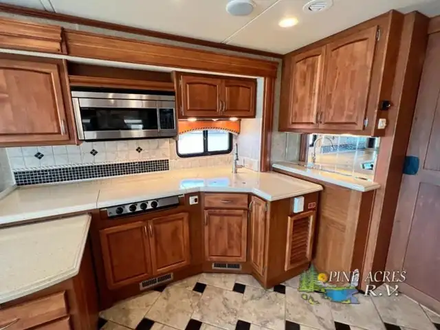 2009 Holiday Rambler Endeavor 41 PDQ 062,221 Miles in RVs & Motorhomes in Moncton - Image 37