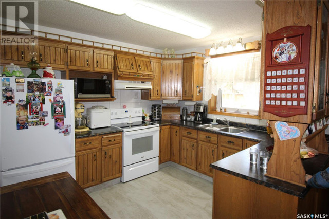597 4th STREET W Shaunavon, Saskatchewan in Houses for Sale in Swift Current - Image 2