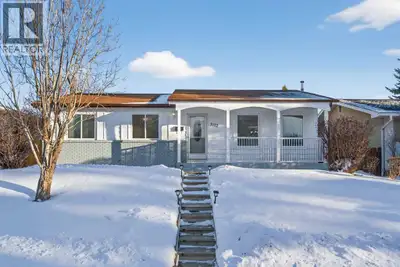 Fantastic DETACHED BUNGALOW in the heart of Varsity! Nestled in one of Calgary’s most sought-after c...