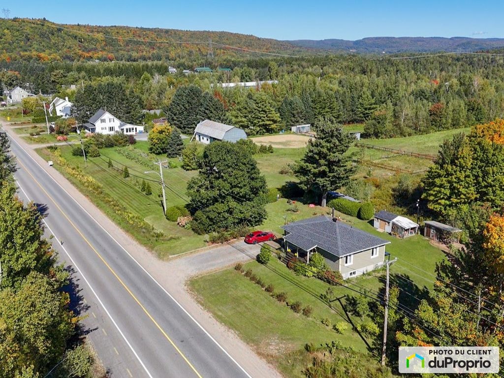 $389,000 - Bungalow for sale in Shawinigan (Grand-Mère) — photo 1