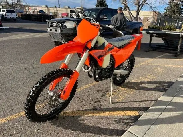 2025 KTM XC 250 F in Dirt Bikes & Motocross in Calgary - Image 5