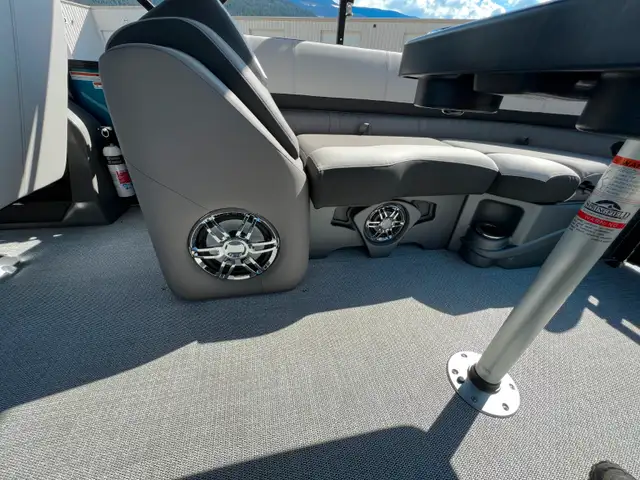 2023 Avalon LSZ Quad Lounger in Powerboats & Motorboats in Kelowna - Image 13