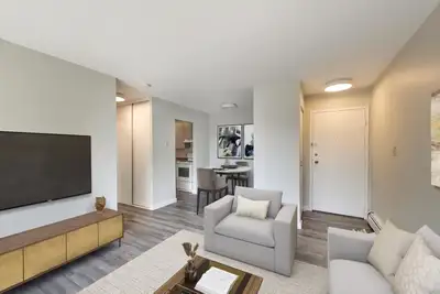 Recently Renovated 1 Bedroom 1 Bathroom Apartment! Welcome to 233 Durand Street in beautiful Sarnia,...