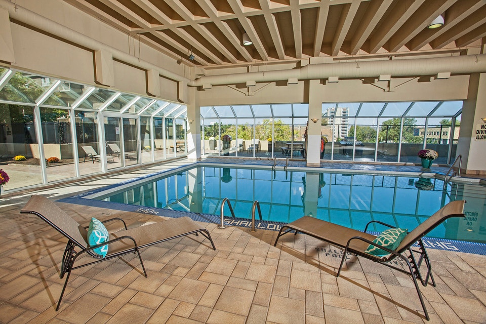 2 bed- 1 bath Available NOW!! GATINEAU HILLS VIEW!! 3