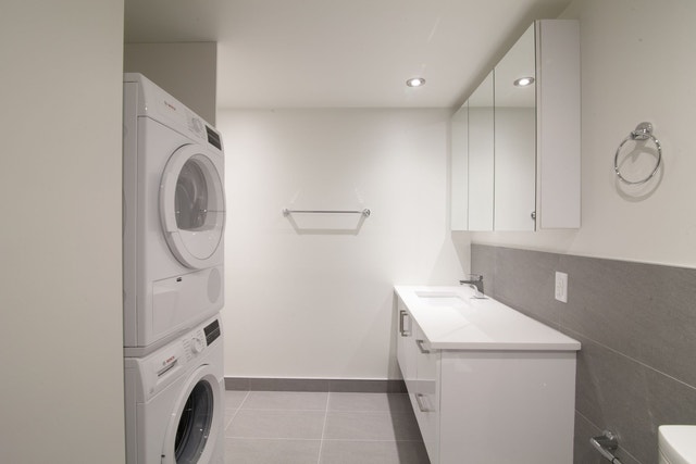 1525 Avenue Victoria — photo 3