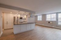 Akelius three bedroom apartment for rent. Located near Rosilyn in the Westmount neighborhood, Montre... (image 1)