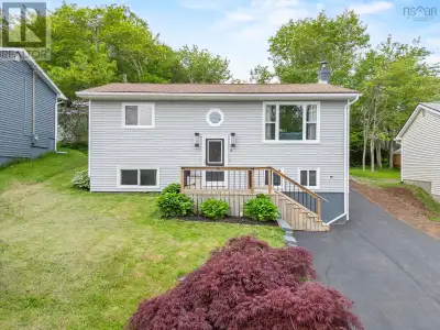 Welcome to 12 Wamphray Crescent in Woodlawn, Dartmouth. This property features a traditional split e...