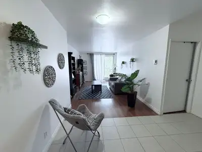 Appartement 4 entièrement meublé et équipé, idéal pour une personne ou un couple qui arrive à Montré...