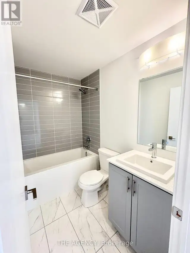 15 - 14 LYTHAM GREEN CIRCLE Newmarket (Glenway Estates), Ontario63005669796097123