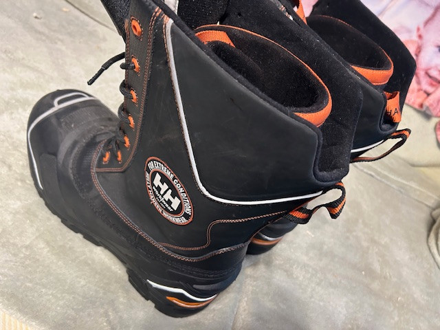HH HELLY HANSEN 14 Boots Work Wear ICEFX Grip Extreme T-Max in Men's Shoes in St. Albert