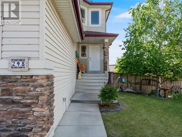 248 Westmount Crescent Okotoks, Alberta62864392143746124