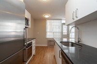 Renovated one bedroom, King and Jameson - ID 2642