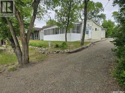 Escape to the lake at 178 Lakeshore Drive, Kannata Valley on beautiful Last Mountain Lake. Located j...