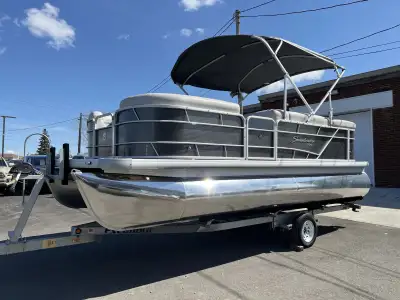 ***Financing Available*** Free delivery within 150 kms!! ONLY 79.7 HOURS!! HIGH END GODFREY SWEETWAT...