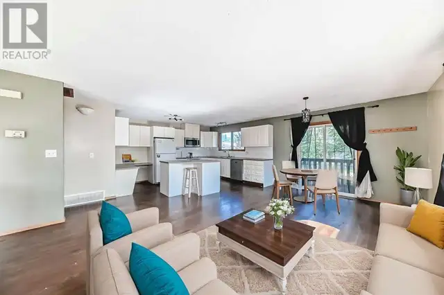 3, 604 First Street E Cochrane, Alberta62863799276802121