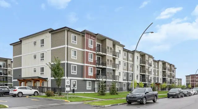 Pet-Friendly Three Bedroom Two Bath with In-suite Laundry for Re in Long Term Rentals in Saskatoon - Image 2