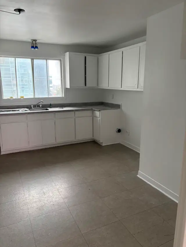 4 1/2 à Ste-Foy *Près de tous les services* libre dès maintenant in Long Term Rentals in Québec City - Image 3