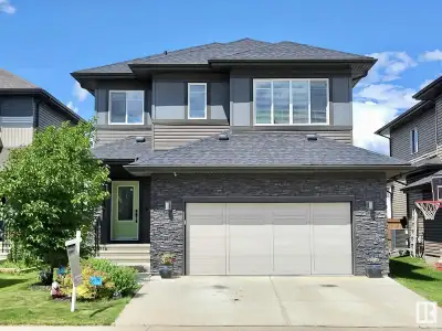 1869 sq ft 2-storey home in the desirable community of Prescott! This well-maintained property featu...