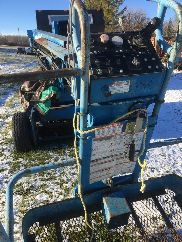 Genie hydraulic lift “will trade “ in Heavy Equipment in Edmonton