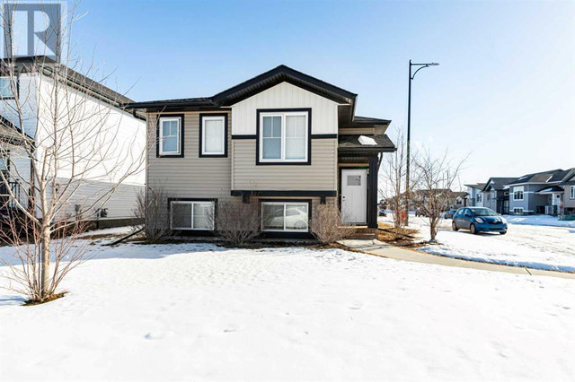 20 Hampton Crescent NE Sylvan Lake, Alberta in Houses for Sale in Red Deer - Image 2