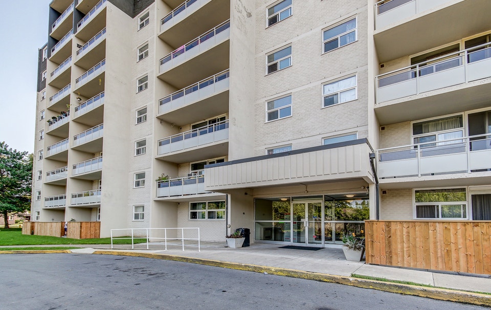 Spacious 3 bedroom reno suite! available Nov 1st! 4