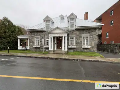MAISON PRESTIGE - DATANT DE 1828, UNE RARETÉ À TROIS-RIVIÈRES - ZONAGE RÉSIDENTIEL ET COMMERCIAL Off...
